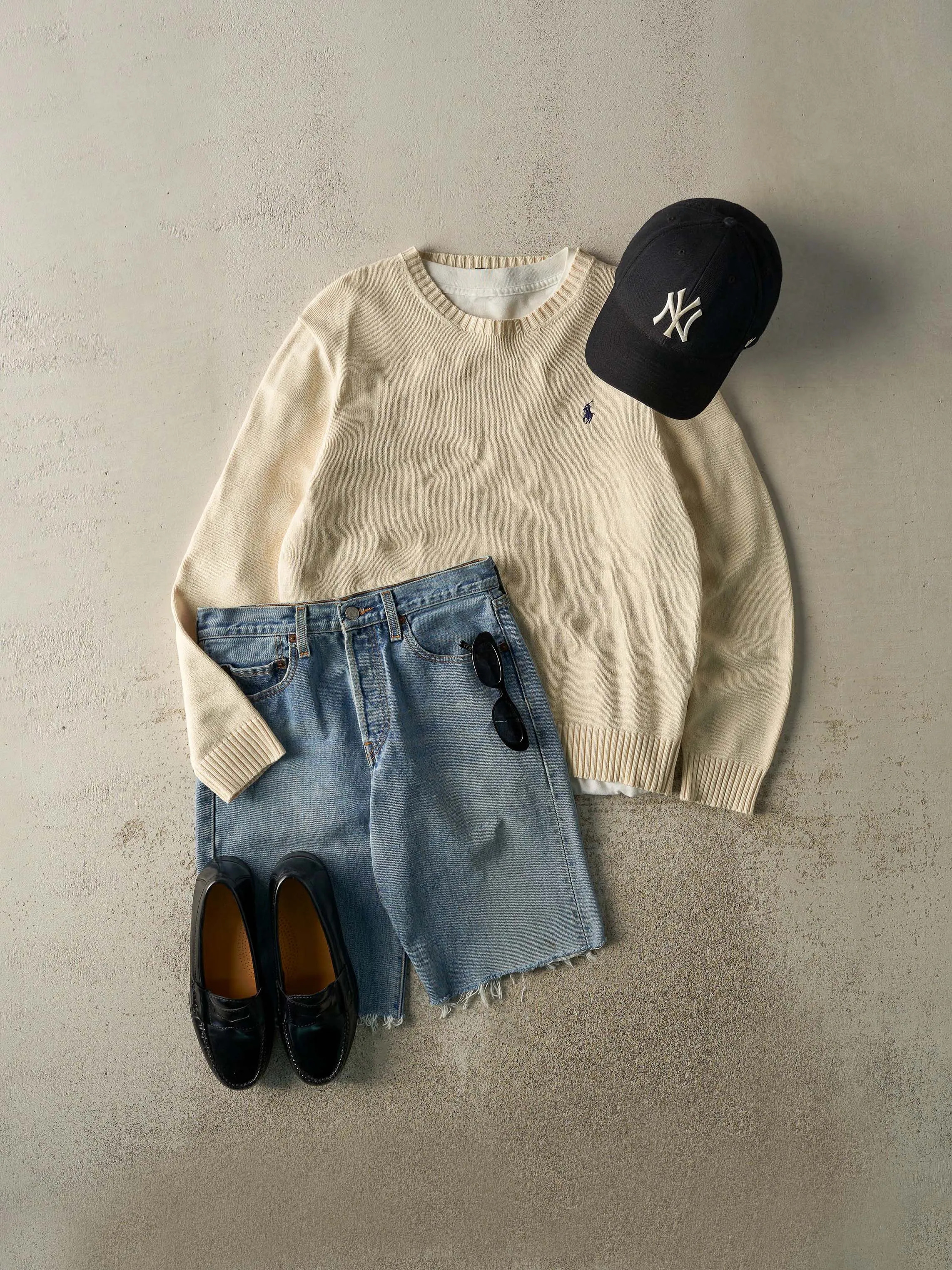 Vintage 90s Light Wash Levi's 501 Cut Off Jean Shorts (28.5x11) sold by Rebalance Vintage product image thumbnail 2