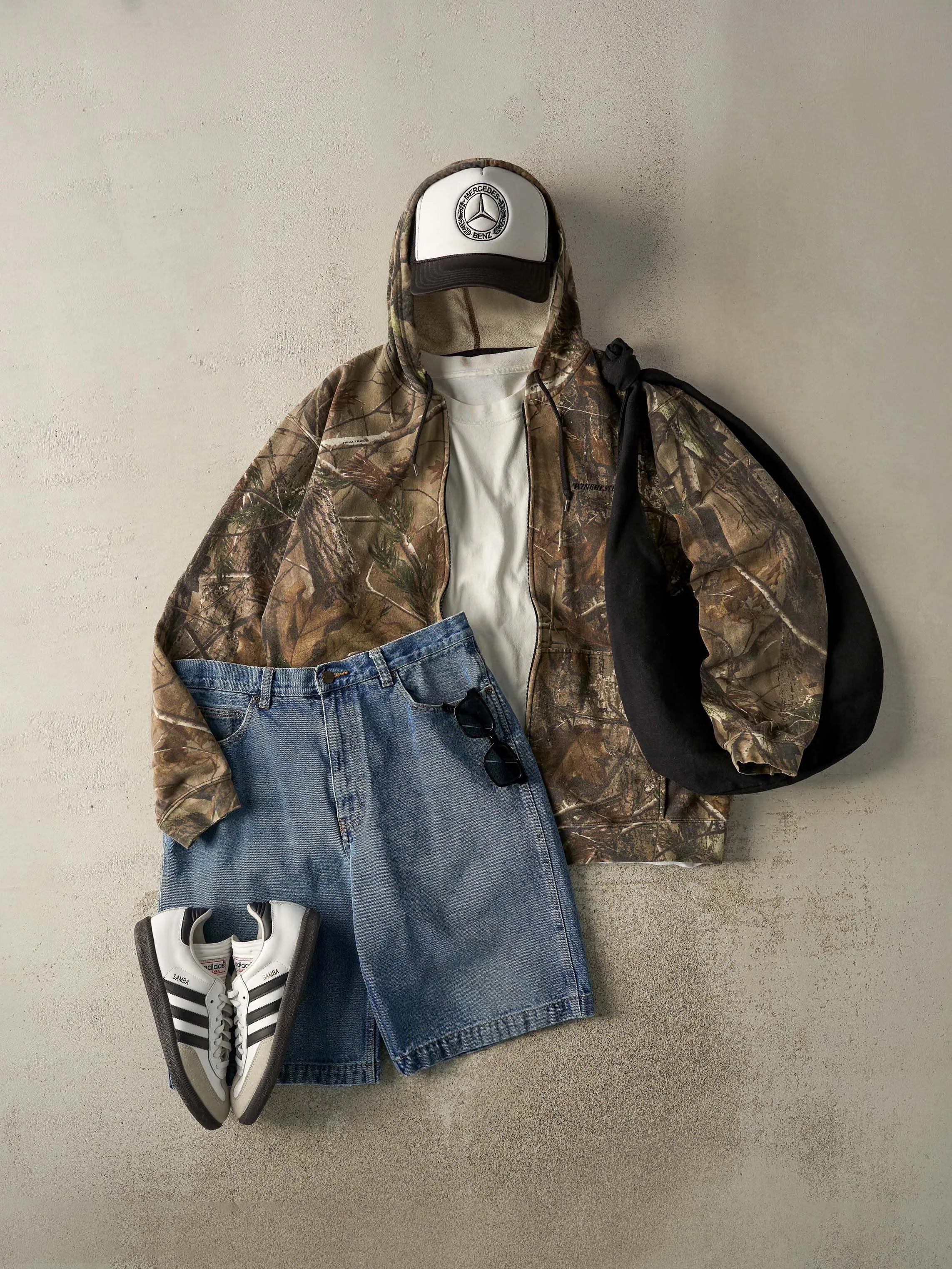 Vintage Y2K Camo Winchester x Realtree Zip Up Hoodie (XL) sold by Rebalance Vintage product image thumbnail 2
