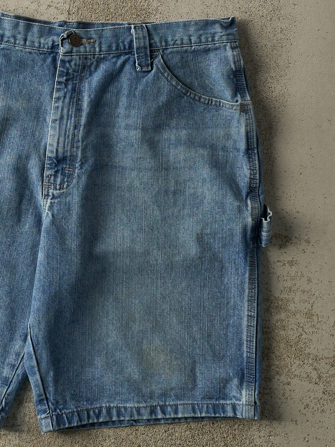 Vintage Y2K Mid Wash Wrangler Carpenter Jean Shorts (36x10) sold by Rebalance Vintage product image thumbnail 4