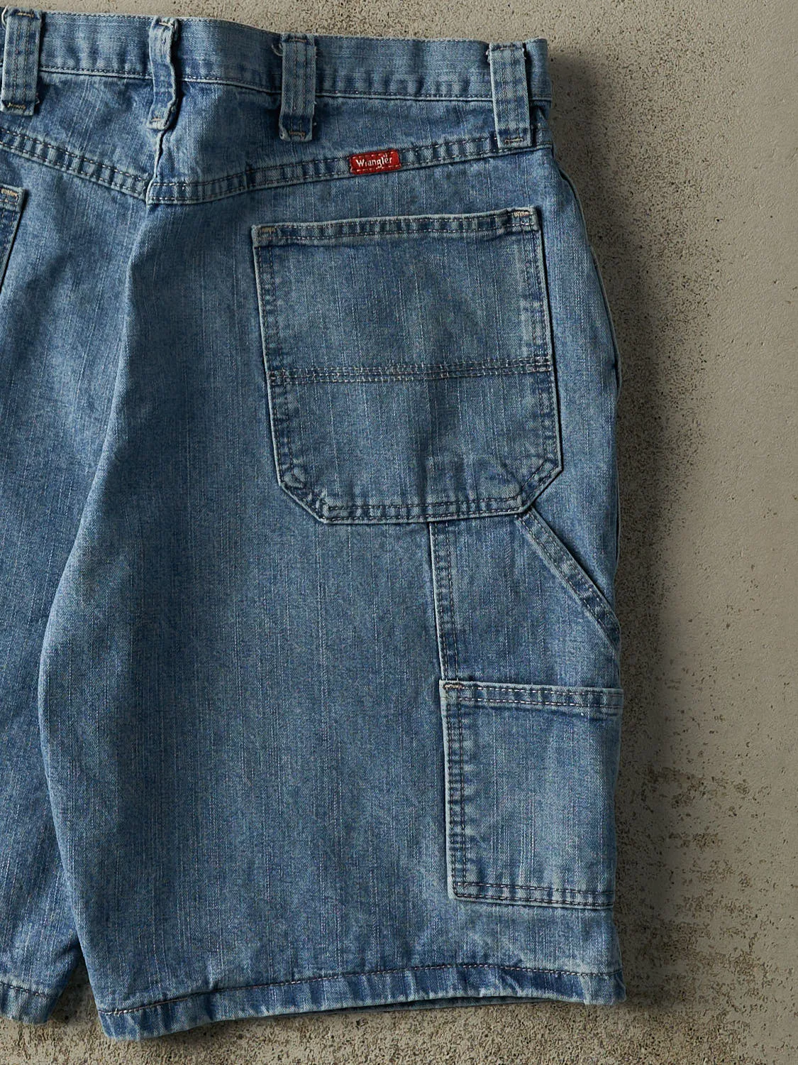 Vintage Y2K Mid Wash Wrangler Carpenter Jean Shorts (36x10) sold by Rebalance Vintage product image thumbnail 5