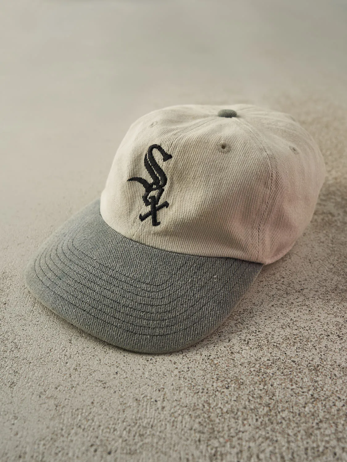 Vintage 90s Beige & Grey Chicago White Sox Embroidered Strapback Hat sold by Rebalance Vintage product image thumbnail 2