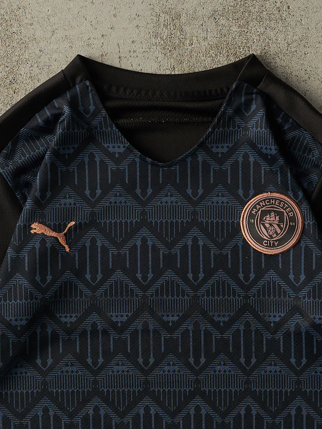 Vintage Y2K Black & Navy Blue Manchester City Soccer Jersey (S/M) sold by Rebalance Vintage product image thumbnail 3