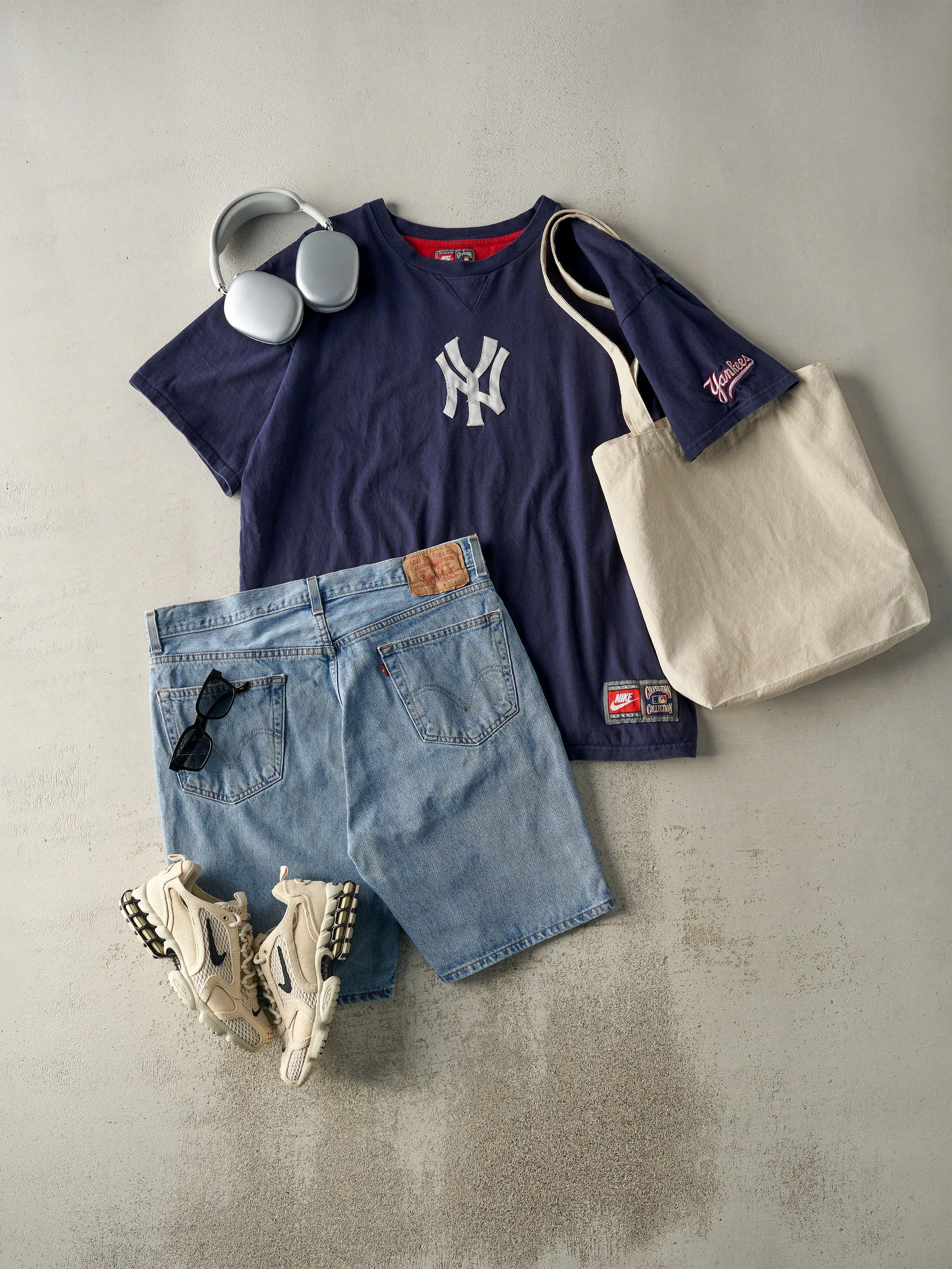 Vintage Y2K Navy Blue Embroidered New York Yankees Nike Tee (XL) sold by Rebalance Vintage product image thumbnail 2