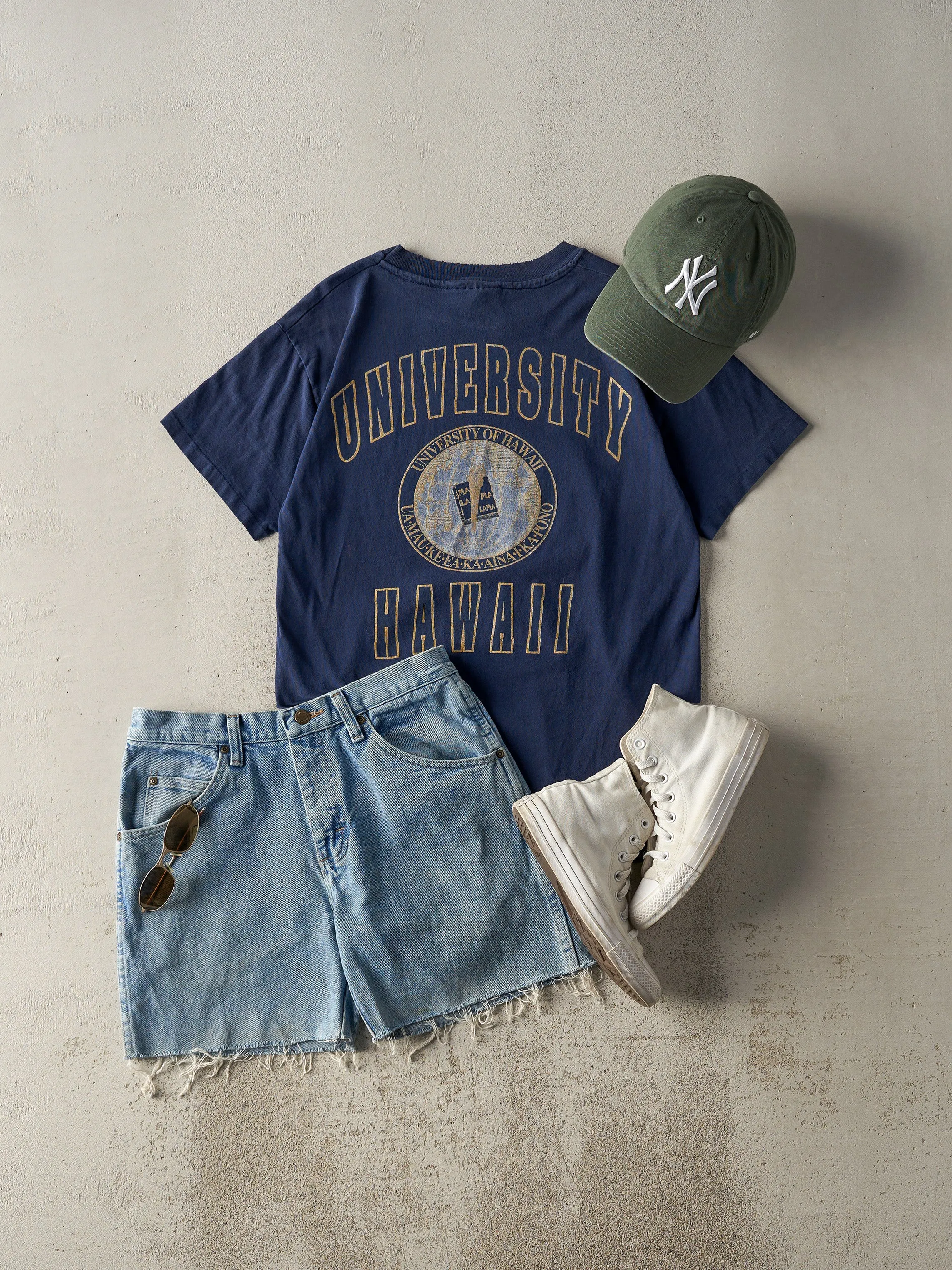 Vintage 90s Navy Blue University of Hawaii Single Stitch Tee (S) sold by Rebalance Vintage product image thumbnail 2