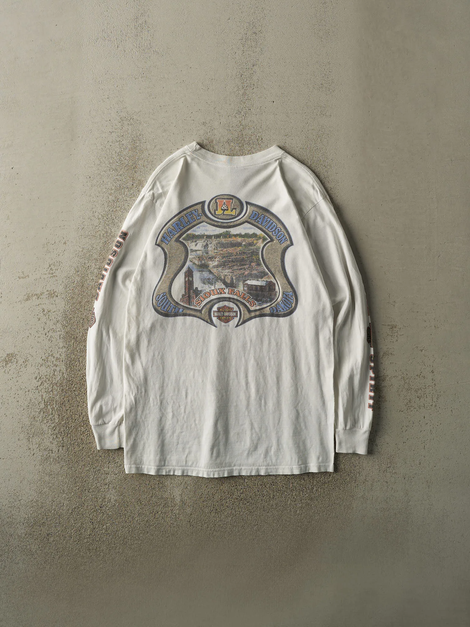 Vintage 00' White Sioux Falls, South Dakota Harley Davidson Long Sleeve (S/M) sold by Rebalance Vintage product image thumbnail 2