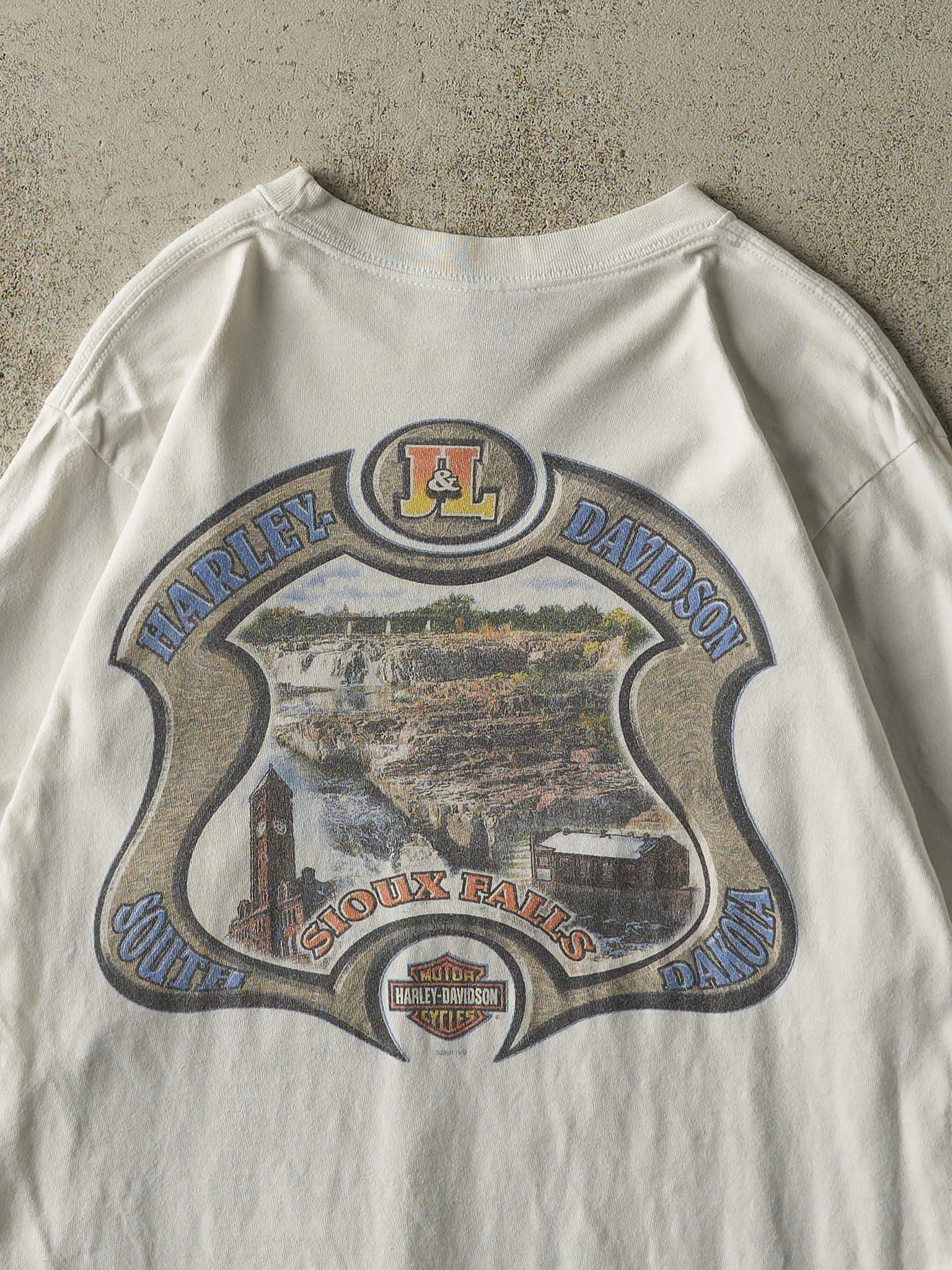 Vintage 00' White Sioux Falls, South Dakota Harley Davidson Long Sleeve (S/M) sold by Rebalance Vintage product image thumbnail 4