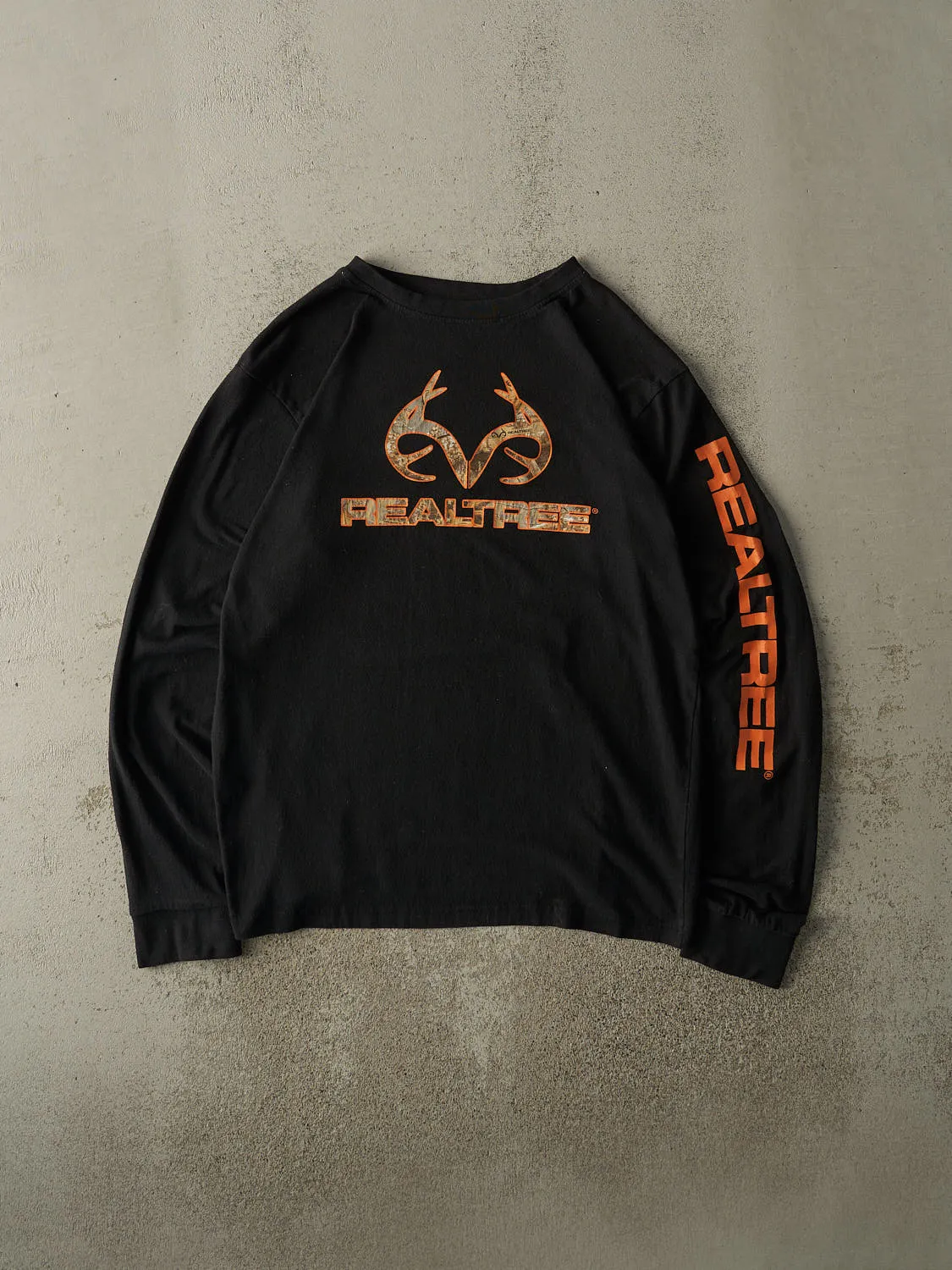 Vintage Y2K Black Realtree Long Sleeve (L) sold by Rebalance Vintage