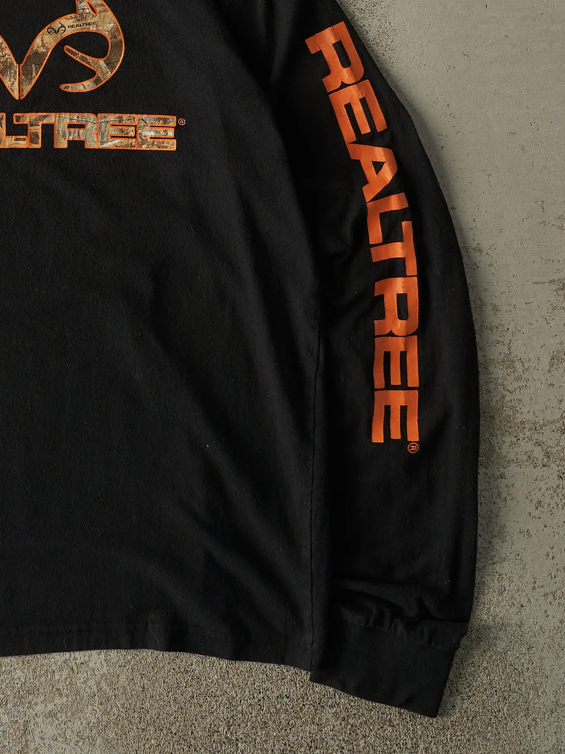 Vintage Y2K Black Realtree Long Sleeve (L) sold by Rebalance Vintage product image thumbnail 3