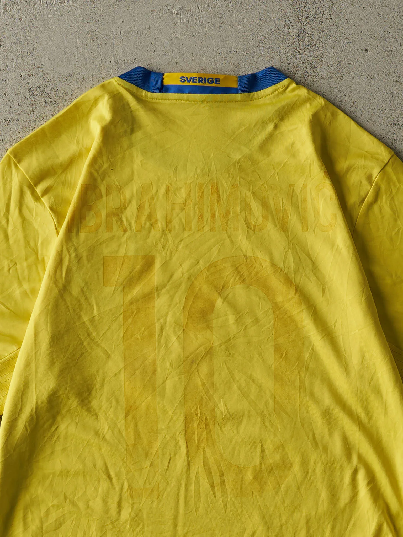 Vintage Y2K Yellow Sweden #10 Zlatan Ibrahimović Soccer Jersey (S/M) sold by Rebalance Vintage product image thumbnail 4