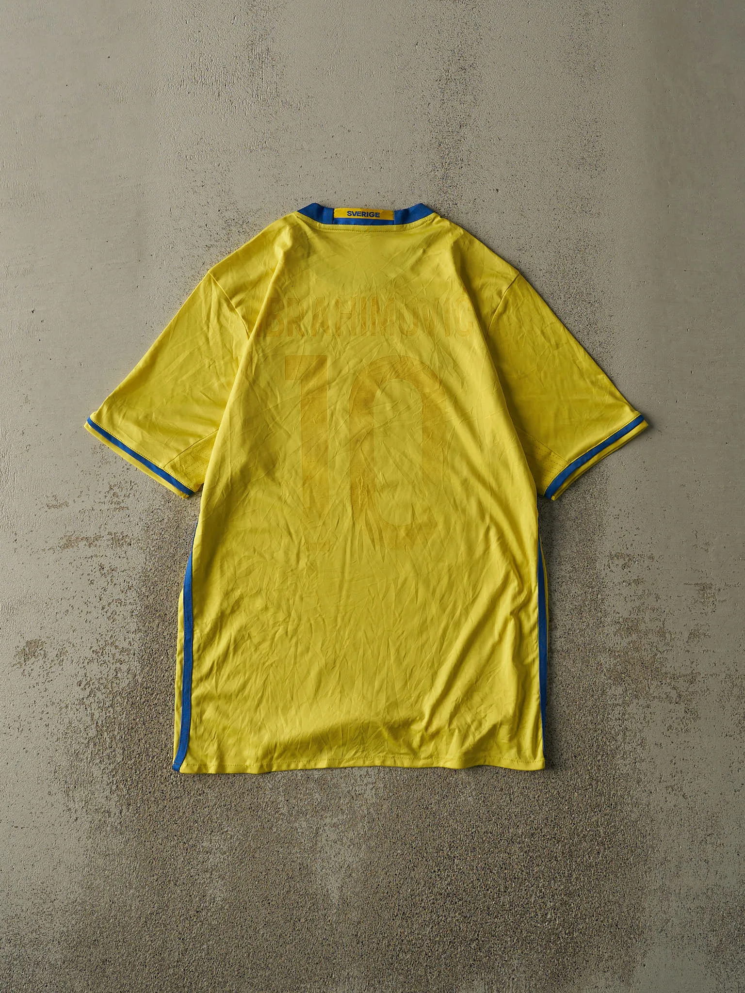 Vintage Y2K Yellow Sweden #10 Zlatan Ibrahimović Soccer Jersey (S/M) sold by Rebalance Vintage product image thumbnail 2