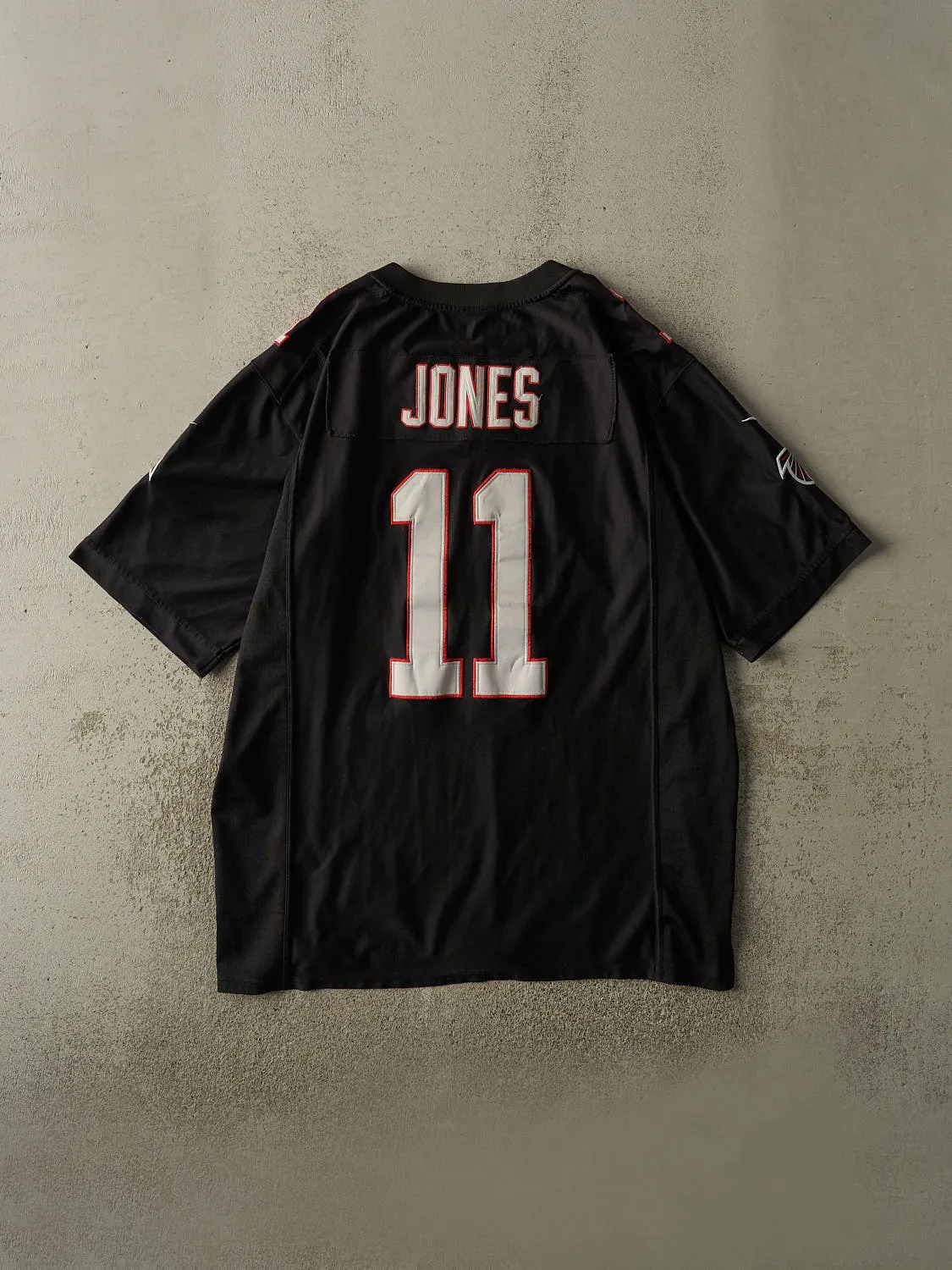 Vintage Y2K Black Atlanta Falcons Julio Jones #11 Jersey (XL) sold by Rebalance Vintage product image thumbnail 2