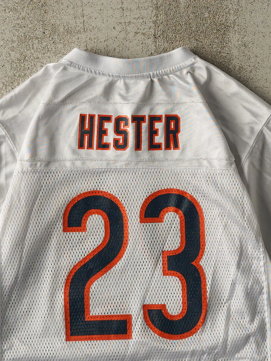 Vintage Y2K White Chicago Bears Devin Hester #23 Cropped Jersey (S) sold by Rebalance Vintage product image thumbnail 4