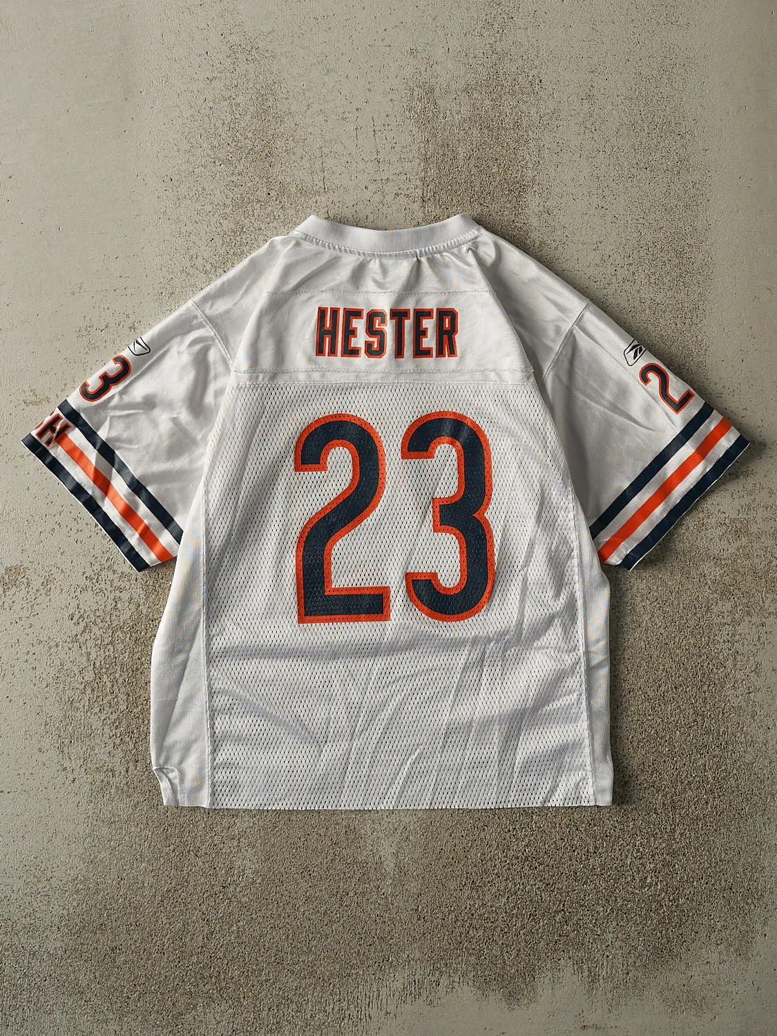 Vintage Y2K White Chicago Bears Devin Hester #23 Cropped Jersey (S) sold by Rebalance Vintage product image thumbnail 2