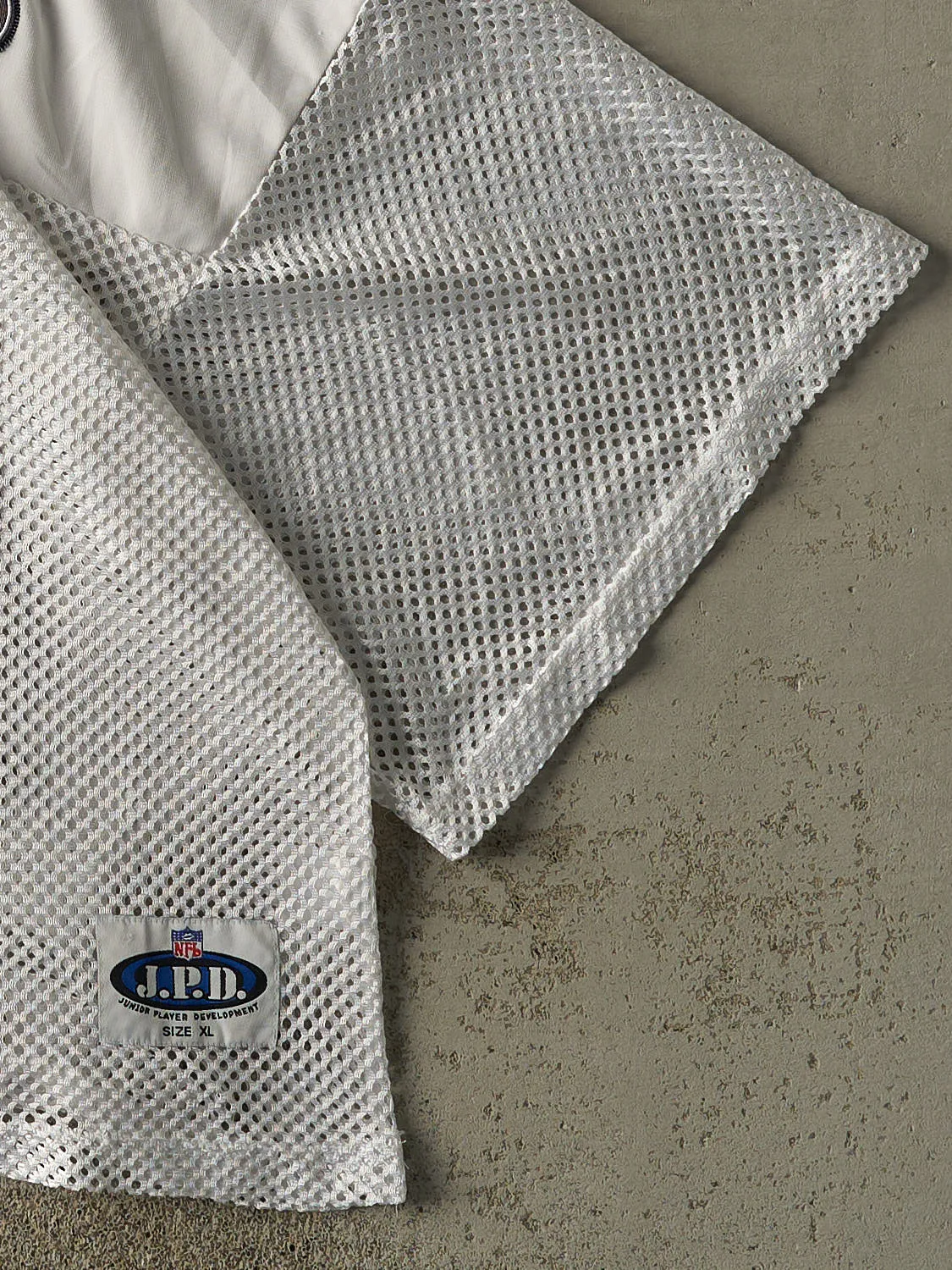 Vintage Y2K White Chicago Bears JPD Cropped Boxy Mesh Jersey (L/XL) sold by Rebalance Vintage product image thumbnail 3