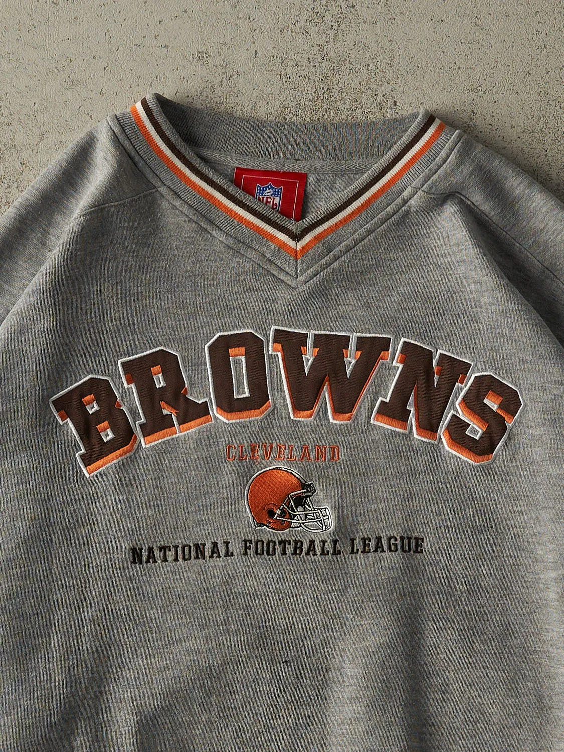 Vintage 90s Grey Cleveland Browns Embroidered Crewneck (XXL/XXXL) sold by Rebalance Vintage product image thumbnail 2
