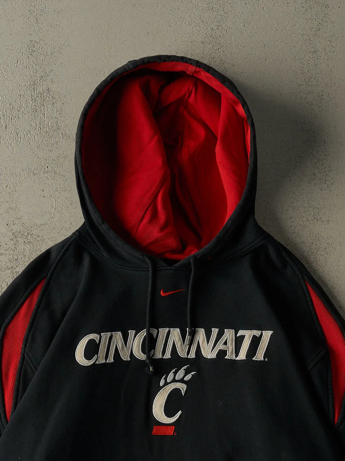 Vintage Y2K Black University of Cincinnati Bearcats Nike Centre Swoosh Hoodie (XXL/XXXL) sold by Rebalance Vintage product image thumbnail 2