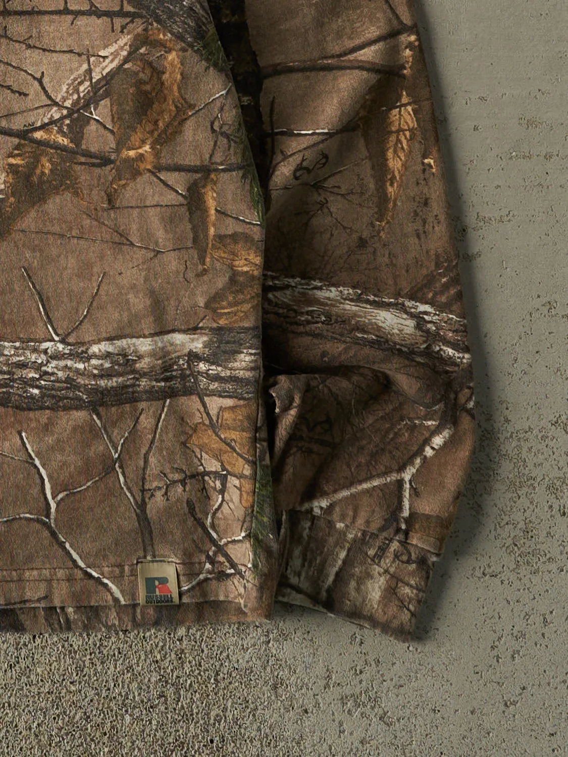 Vintage Y2K Camo Realtree x Russell Outdoors Embroidered Long Sleeve (M) sold by Rebalance Vintage product image thumbnail 4