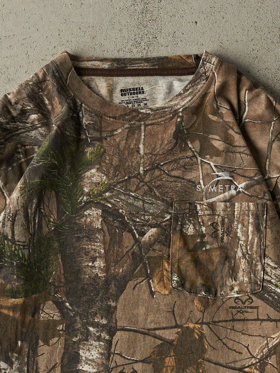 Vintage Y2K Camo Realtree x Russell Outdoors Embroidered Long Sleeve (M) sold by Rebalance Vintage product image thumbnail 2