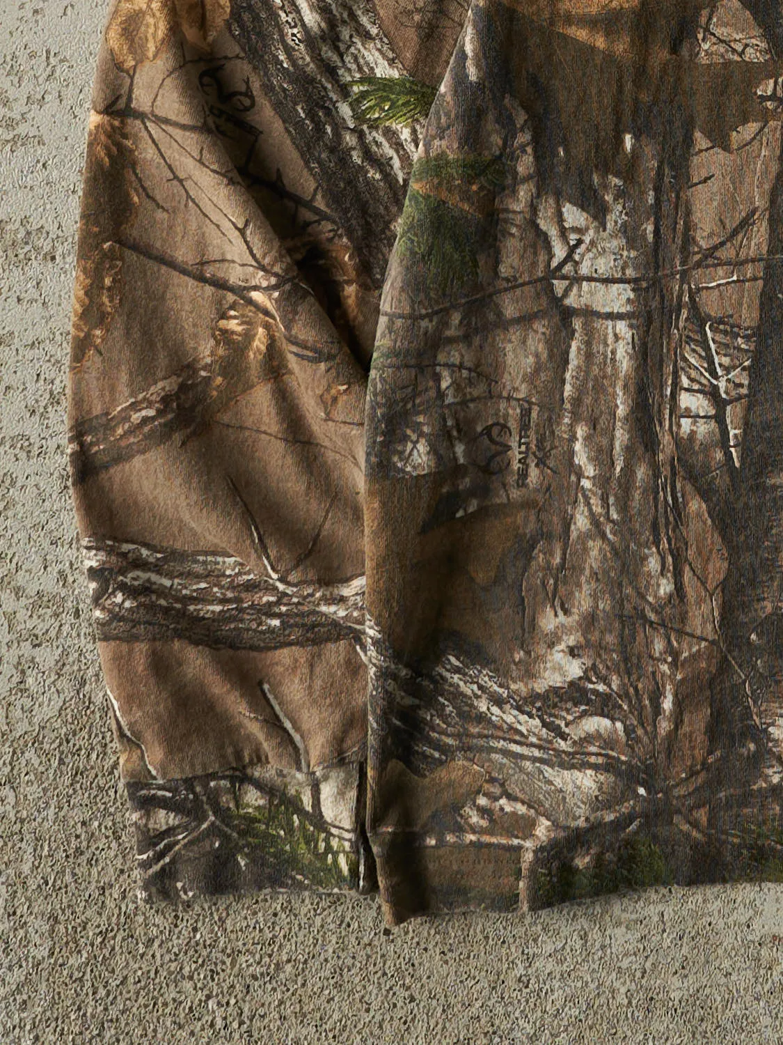 Vintage Y2K Camo Realtree x Russell Outdoors Embroidered Long Sleeve (M) sold by Rebalance Vintage product image thumbnail 3