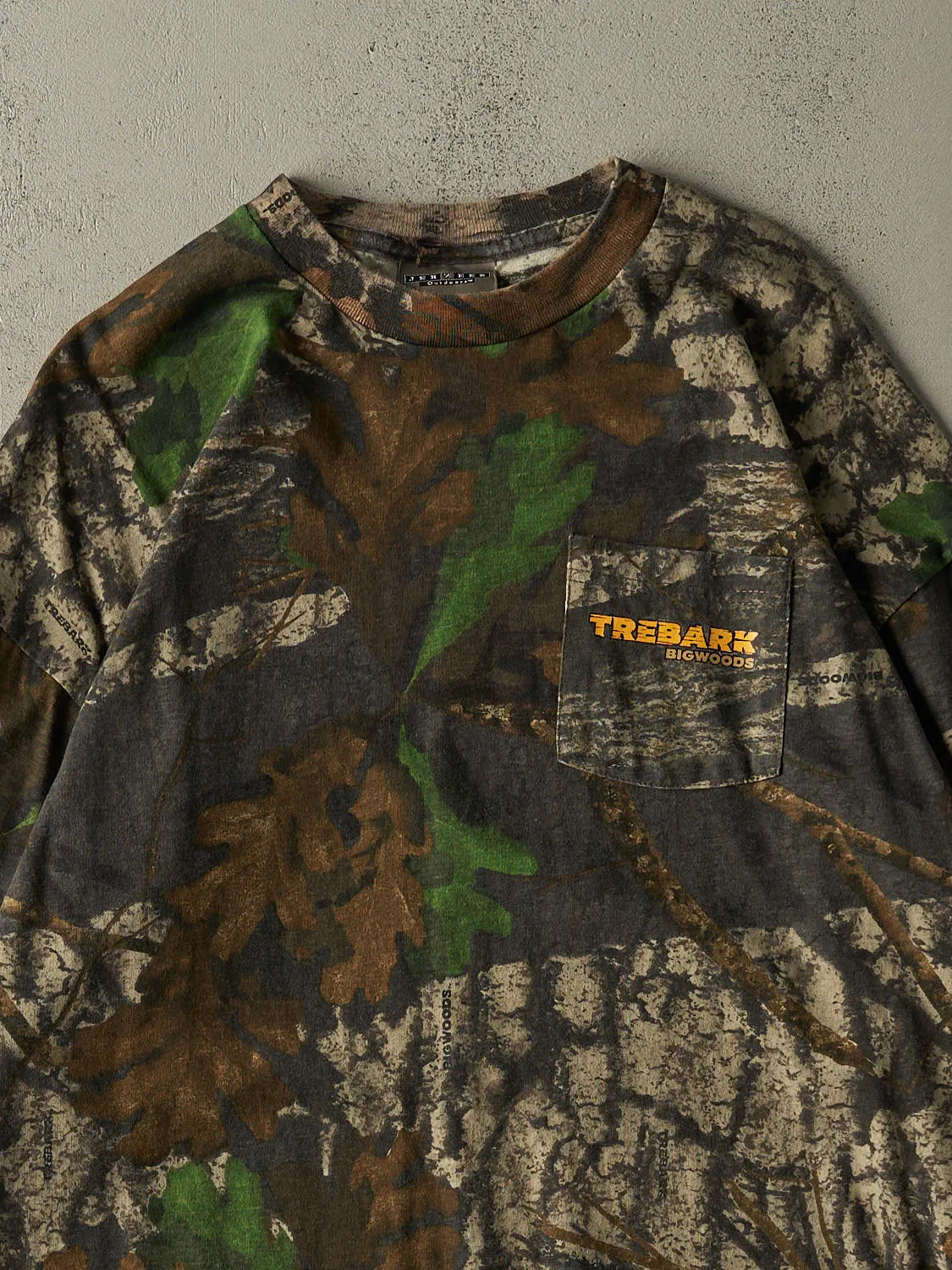 Vintage Y2K Camo Trebark Pocket Long Sleeve (XXL) sold by Rebalance Vintage product image thumbnail 2