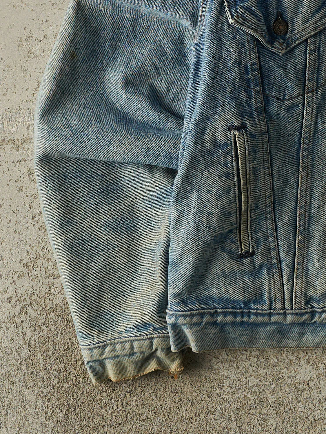Vintage 80s Light Wash Levi's Blanket Lined Denim Jacket (S) sold by Rebalance Vintage product image thumbnail 3