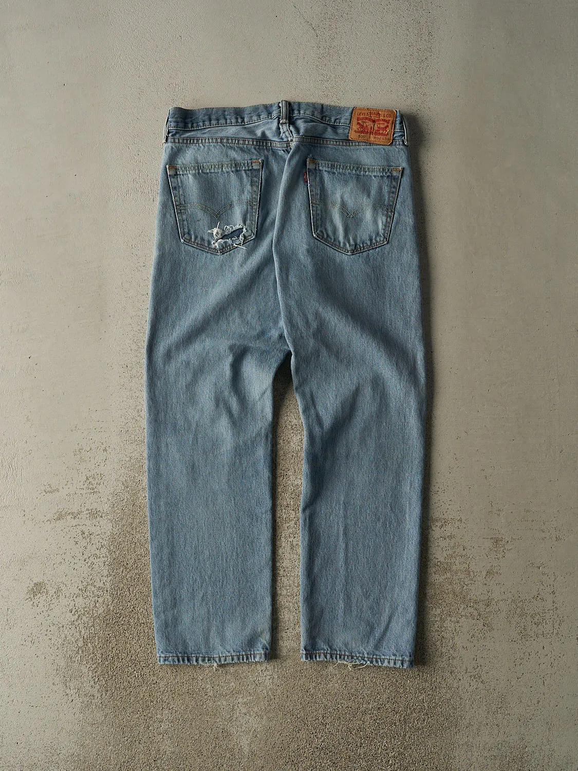 Vintage Y2K Light Wash Levi's 505 Jeans (34x30) sold by Rebalance Vintage product image thumbnail 2