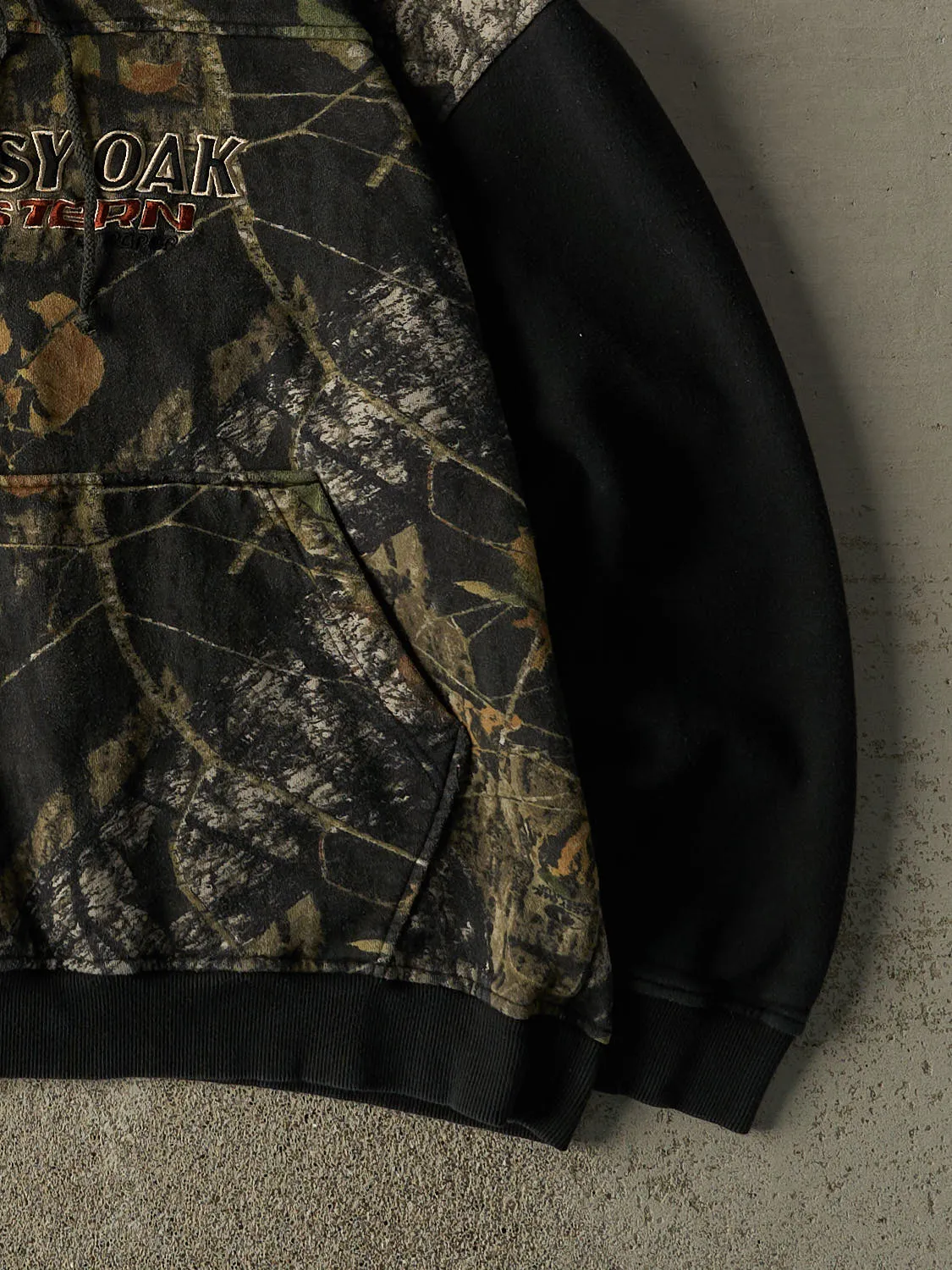 Vintage 90s Camo & Black Mossy Oak Embroidered Hoodie (M/L) sold by Rebalance Vintage product image thumbnail 4
