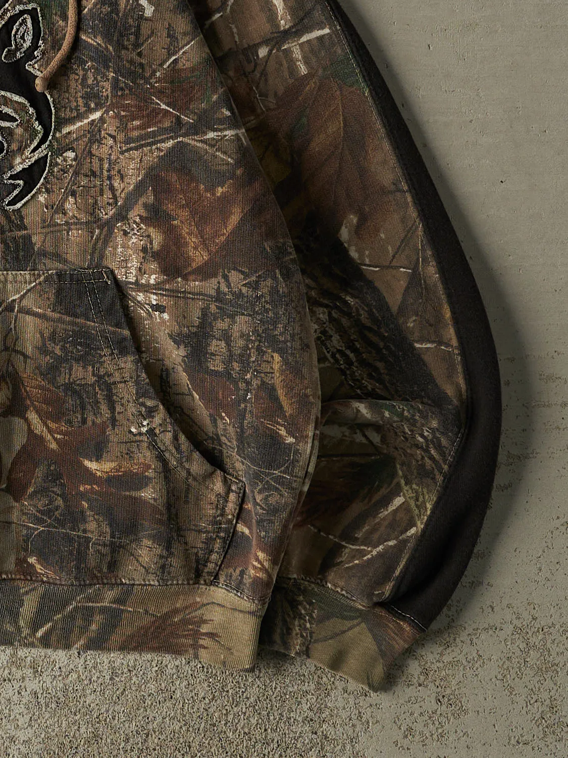 Vintage 90s Camo Realtree x Legendary Whitetails Hoodie (S) sold by Rebalance Vintage product image thumbnail 4