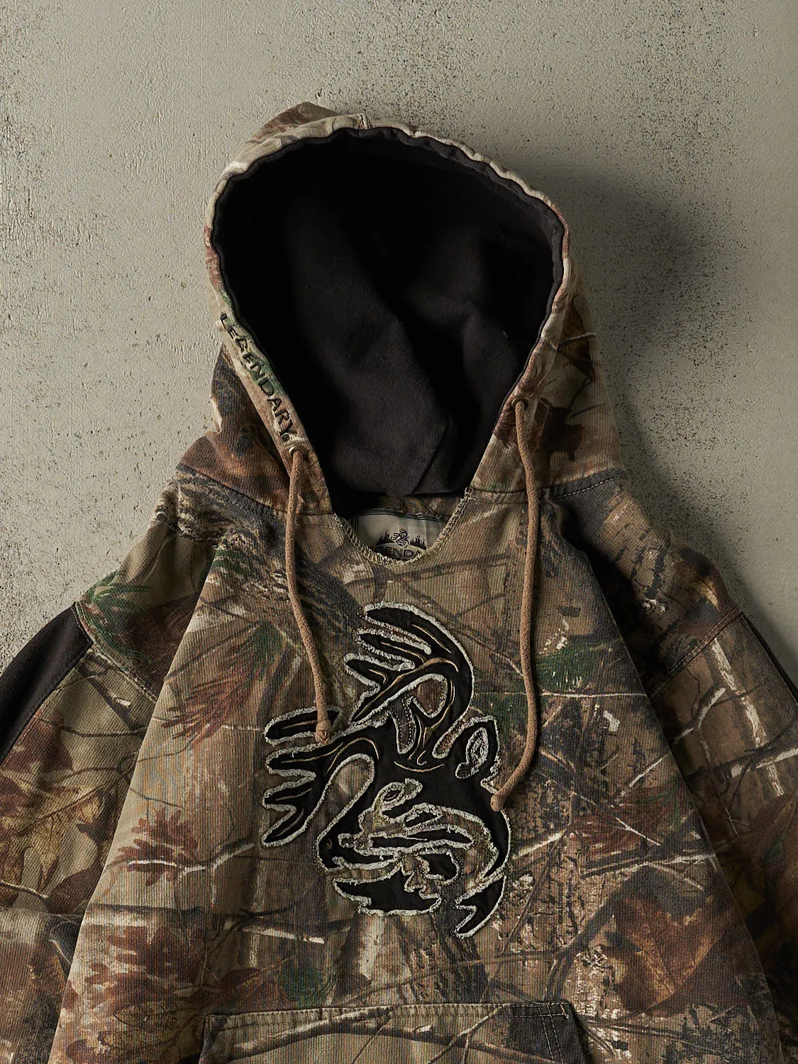Vintage 90s Camo Realtree x Legendary Whitetails Hoodie (S) sold by Rebalance Vintage product image thumbnail 2