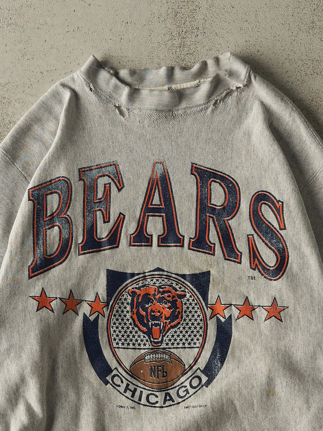 Vintage 90s Heather Grey Chicago Bears Logo 7 Crewneck (L) sold by Rebalance Vintage product image thumbnail 2