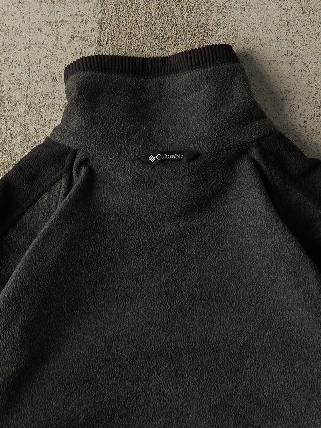 Vintage Y2K Charcoal Grey & Black Columbia Fleece (L/XL) sold by Rebalance Vintage product image thumbnail 4