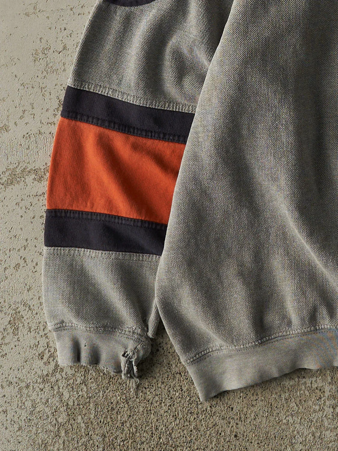 Vintage 98' Grey Denver Broncos Textured Lightweight Crewneck (M/L) sold by Rebalance Vintage product image thumbnail 3