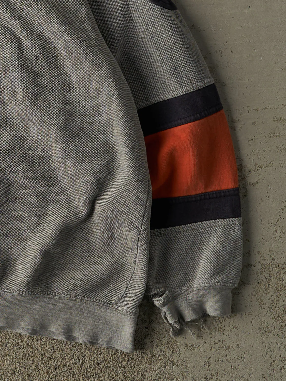 Vintage 98' Grey Denver Broncos Textured Lightweight Crewneck (M/L) sold by Rebalance Vintage product image thumbnail 4