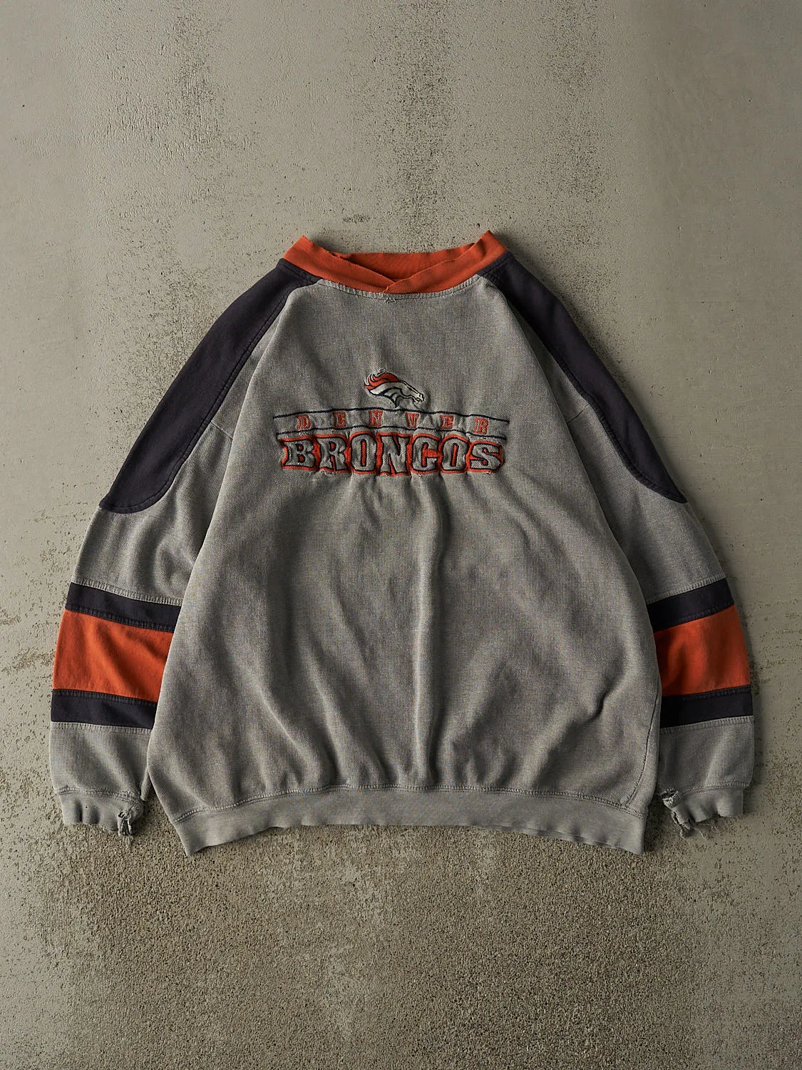 Vintage 98' Grey Denver Broncos Textured Lightweight Crewneck (M/L) sold by Rebalance Vintage