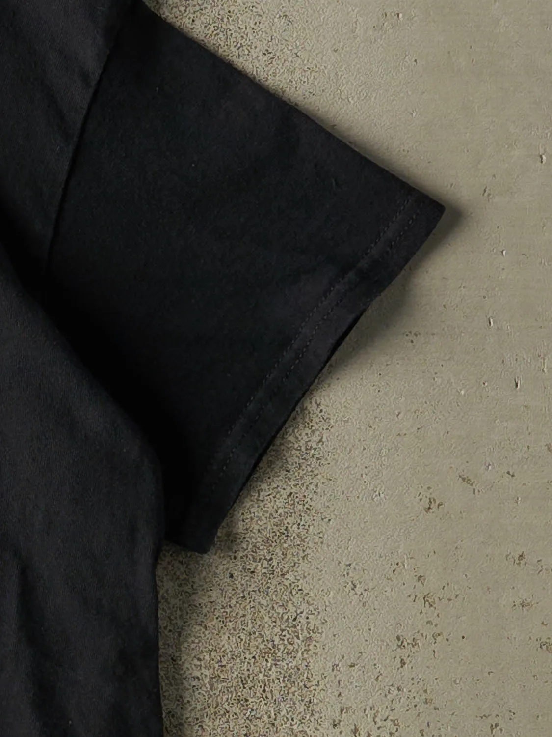 Vintage Y2K Black "I Love Hot Mom's" Slogan Tee (S) sold by Rebalance Vintage product image thumbnail 4