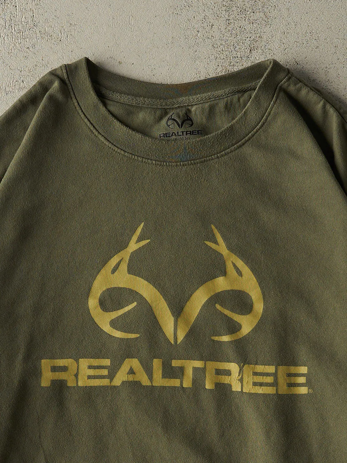 Vintage Y2K Green Realtree Logo Crewneck (XXL) sold by Rebalance Vintage product image thumbnail 2