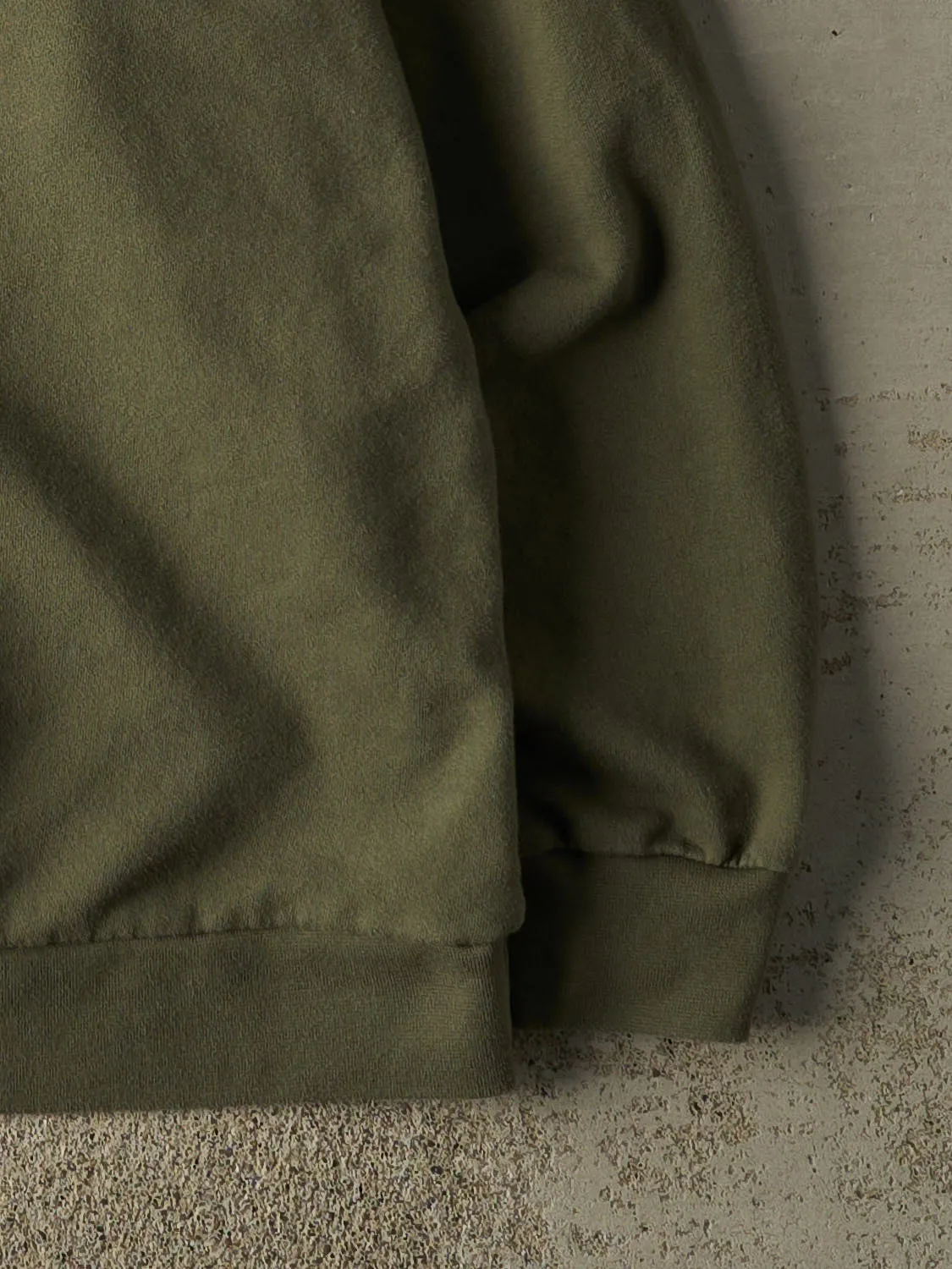 Vintage Y2K Green Realtree Logo Crewneck (XXL) sold by Rebalance Vintage product image thumbnail 4