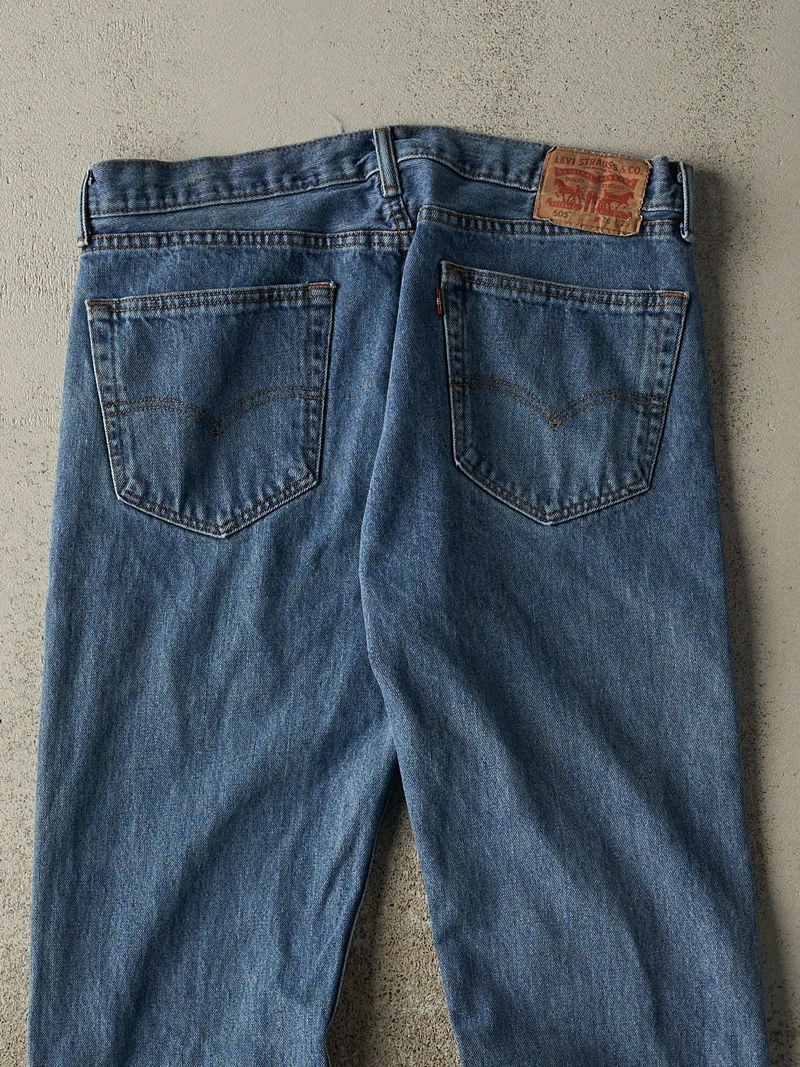 Vintage Y2K Mid Wash Levi's 505 Jeans (36x29) sold by Rebalance Vintage product image thumbnail 4
