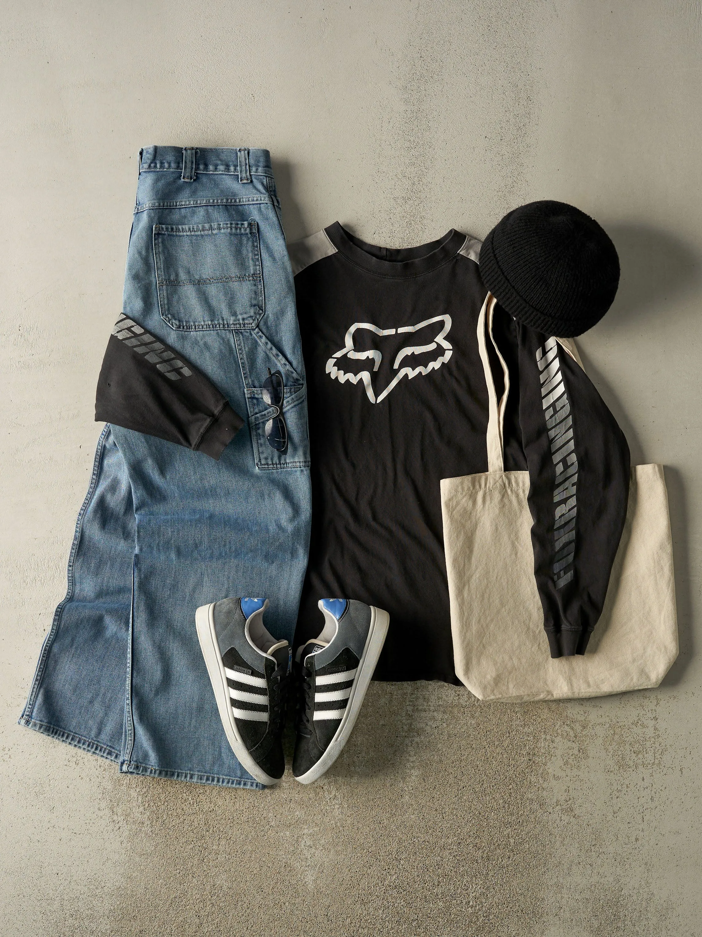 Vintage Y2K Light Wash Old Navy Carpenter Jeans (37x31) sold by Rebalance Vintage product image thumbnail 2