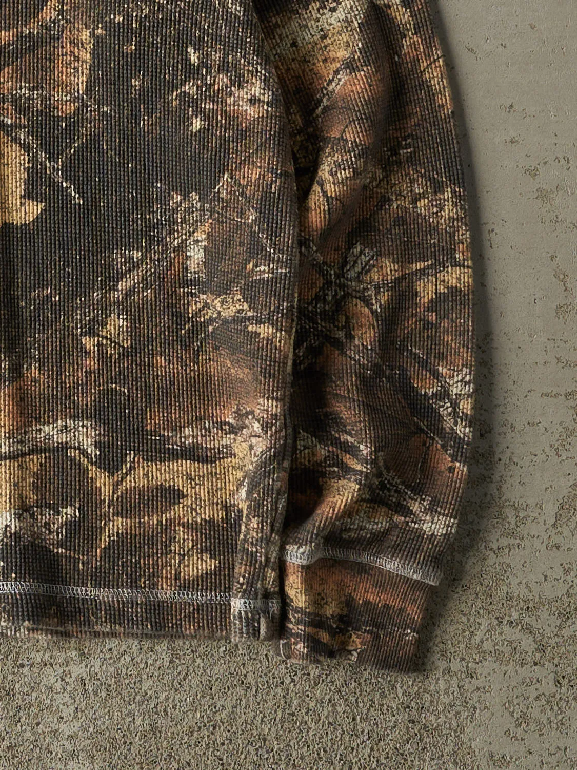 Vintage Y2K Camo Thermal Long Sleeve (L) sold by Rebalance Vintage product image thumbnail 4