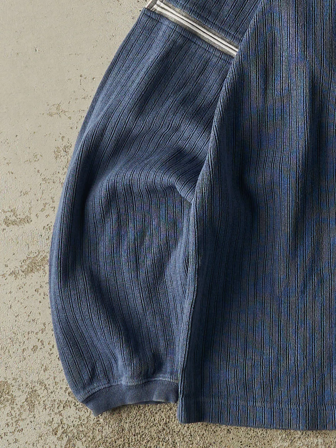 Vintage Y2K Blue Point Zero Textured Long Sleeve (L/XL) sold by Rebalance Vintage product image thumbnail 3