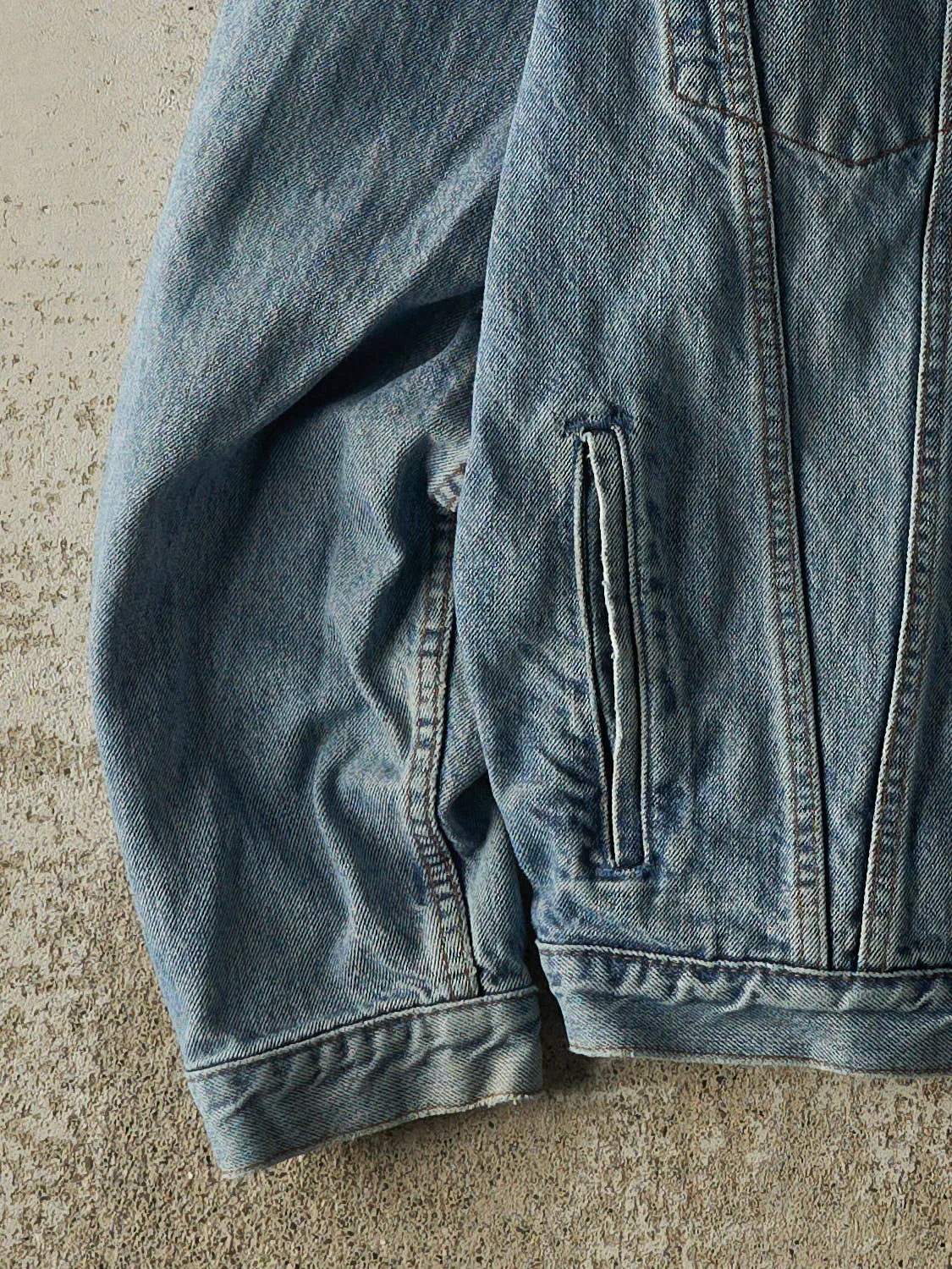 Vintage Y2K Light Wash Levi's Type 3 Denim Jacket (L/XL) sold by Rebalance Vintage product image thumbnail 3