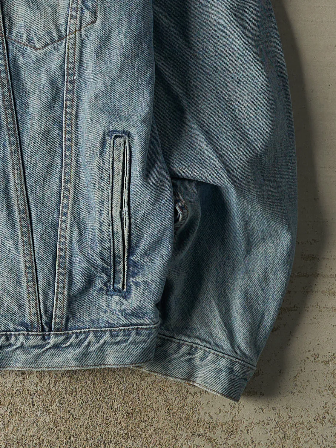 Vintage Y2K Light Wash Levi's Type 3 Denim Jacket (L/XL) sold by Rebalance Vintage product image thumbnail 4