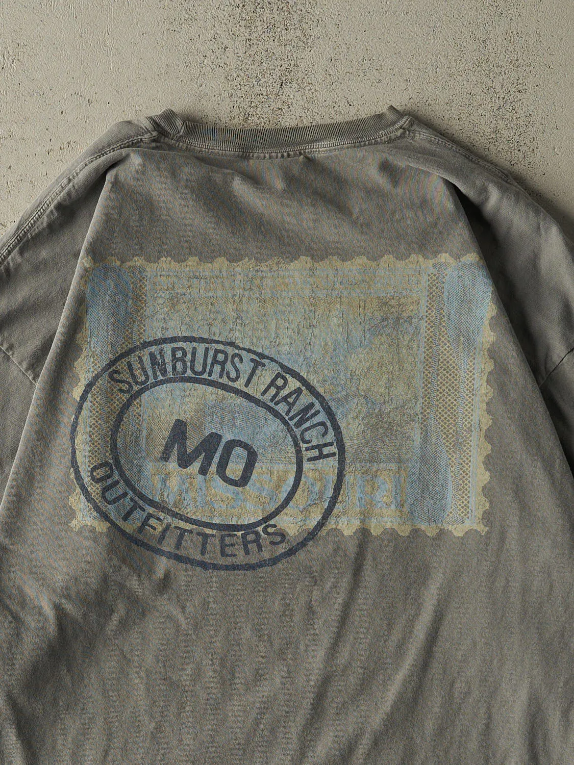 Vintage Y2K Grey Sunburst Ranch Long Sleeve (L/XL) sold by Rebalance Vintage product image thumbnail 4