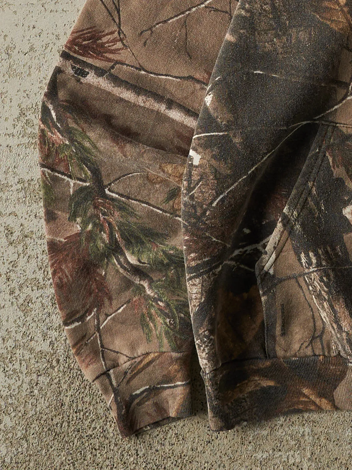 Vintage Y2K Camo Realtree Camo Lake Tobias Hoodie (XS/S) sold by Rebalance Vintage product image thumbnail 3