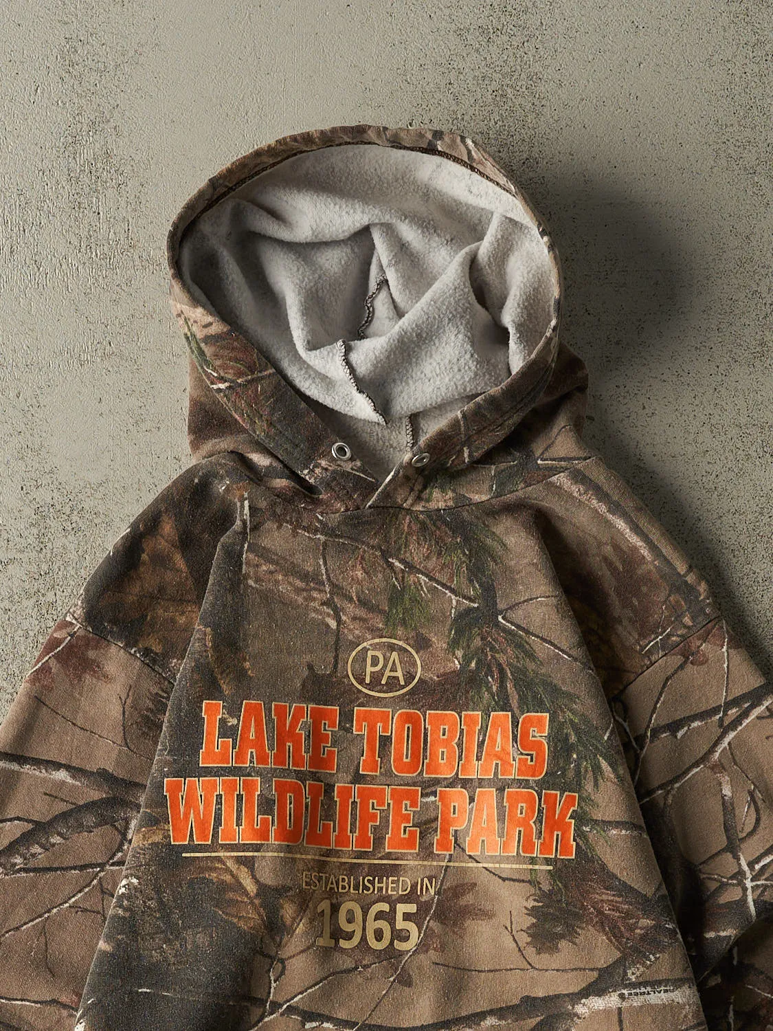 Vintage Y2K Camo Realtree Camo Lake Tobias Hoodie (XS/S) sold by Rebalance Vintage product image thumbnail 2