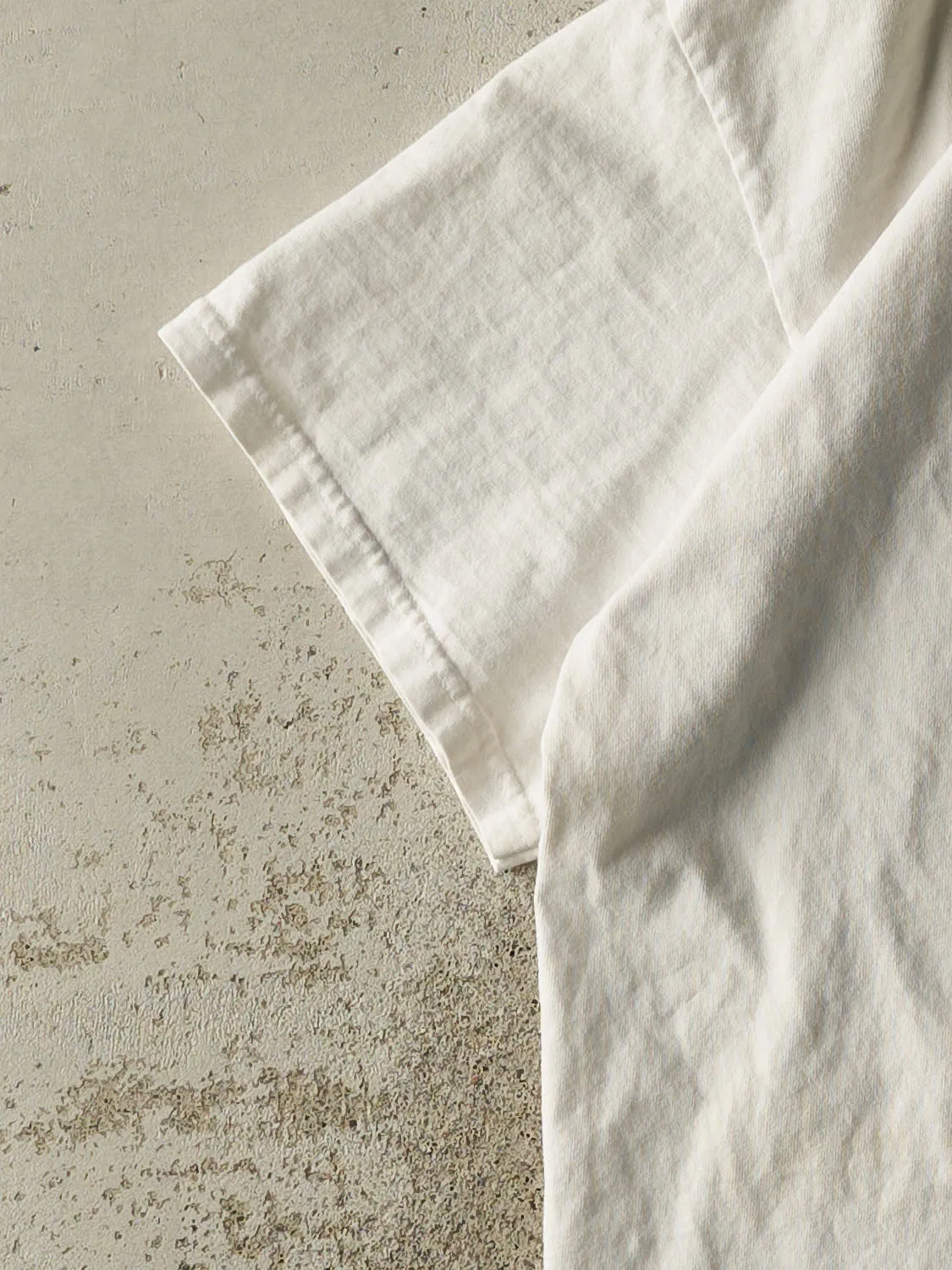 Vintage 90s White Hard Rock Cafe Maui Tee (L) sold by Rebalance Vintage product image thumbnail 3