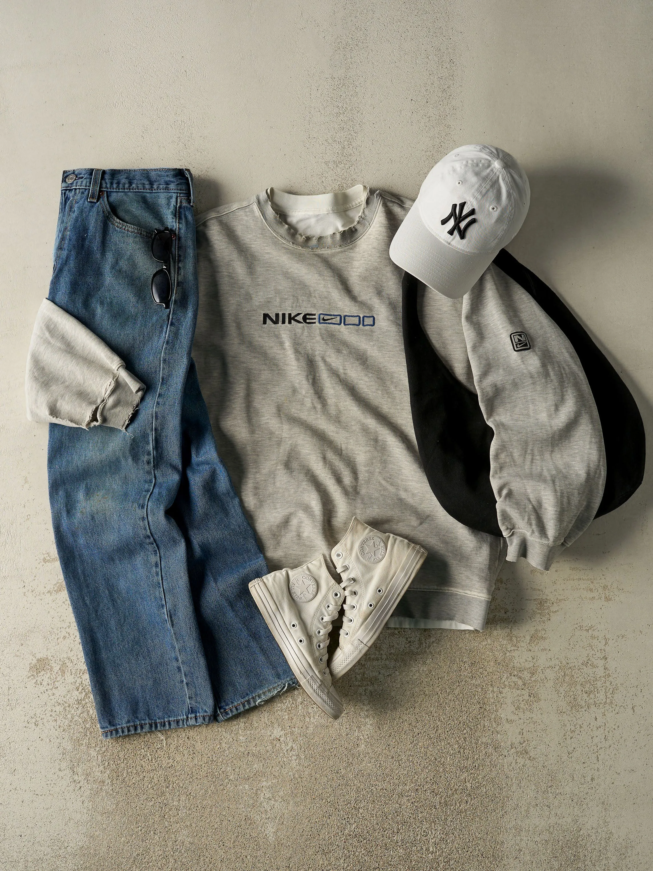 Vintage Y2K Dark Wash Levi's 505 Jeans (32x29.5) sold by Rebalance Vintage product image thumbnail 2