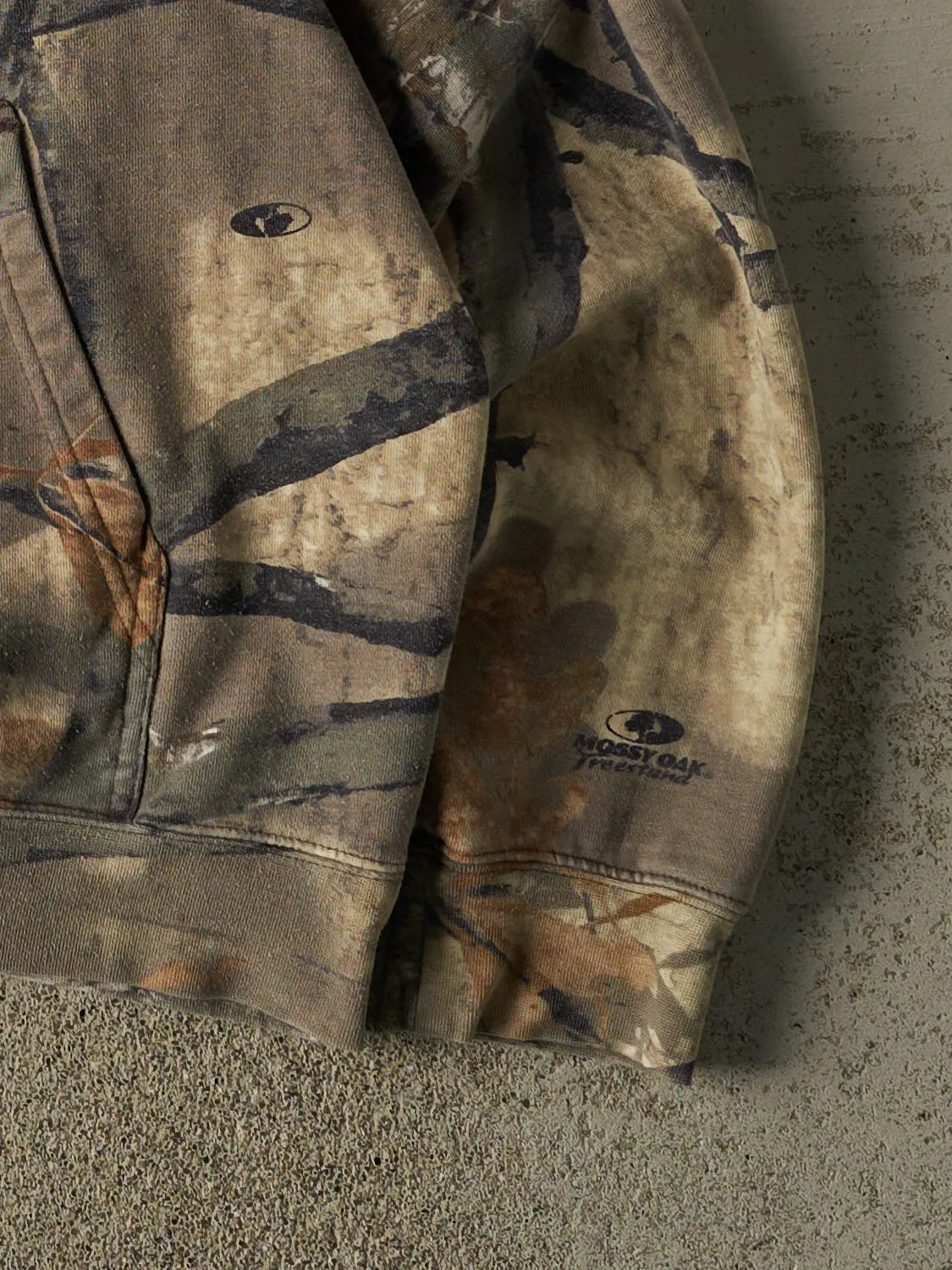 Vintage 90s Camo Mossy Oak x Cabelas Embroidered Hoodie (L) sold by Rebalance Vintage product image thumbnail 4