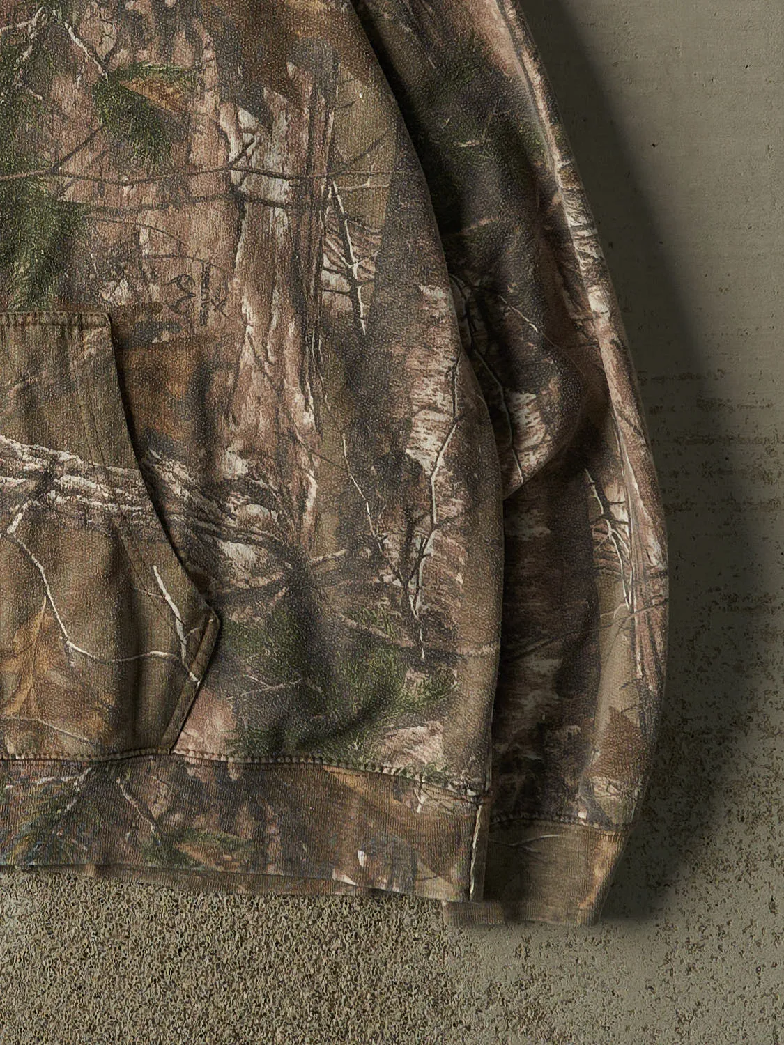 Vintage 90s Camo Realtree Hoodie (XL/XXL) sold by Rebalance Vintage product image thumbnail 4